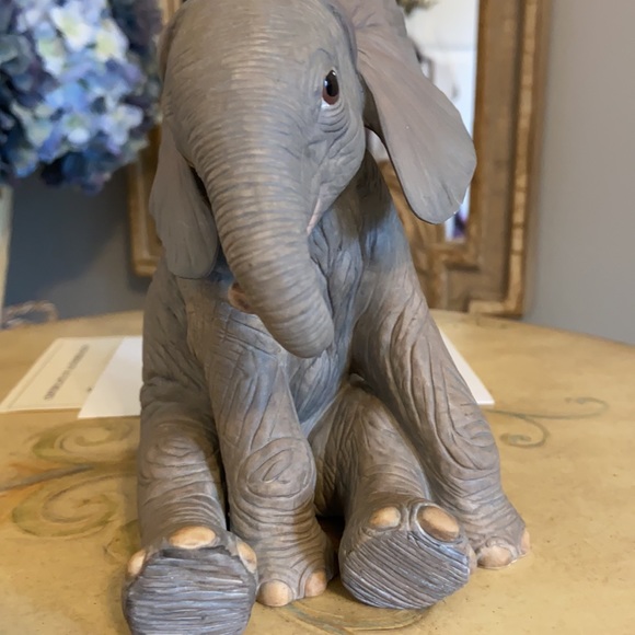 Lenox African Elephant Calf Figurine in Gray - Picture 6 of 8